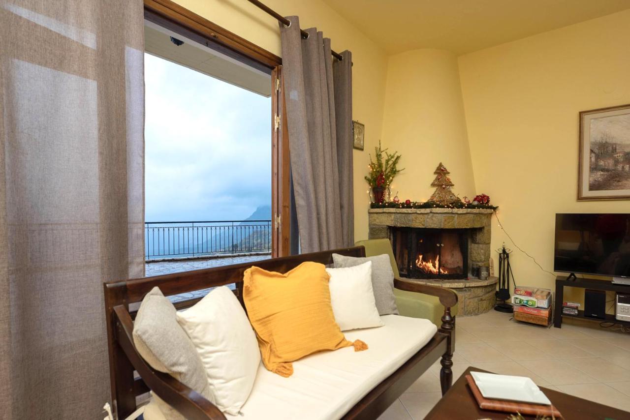Meli Apartments Arachova Buitenkant foto
